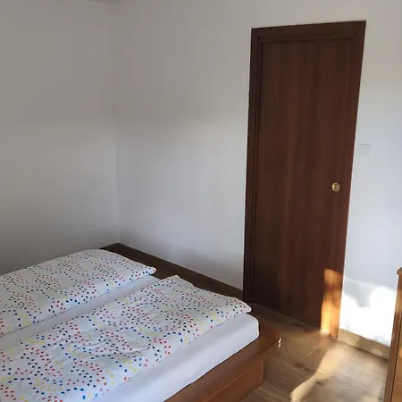 Apartman Sobe Godina *